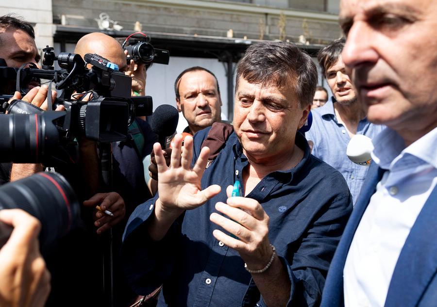 Quattro uomini e una donna in carcere si preparano a parlare dell'attentato a Ranucci