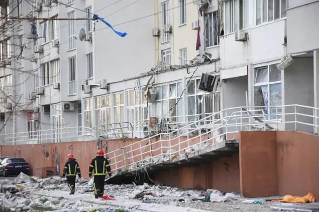 Guerra Russia-Ucraina, Odessa colpita dai missili russi, distrutte abitazioni e infrastrutture (Copyright 2022 The Associated Press. All rights reserved)