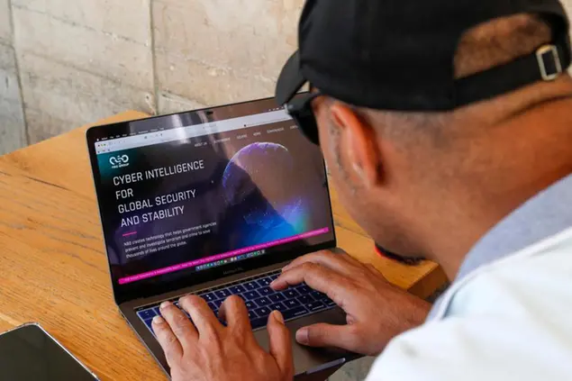 Nonostante gli scandali scoppiati in questi anni (da Pegasus a Paragon) l'Ue finanzia i produttori di virus informatici