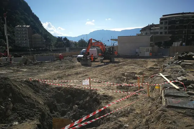 Il mega cantiere per il centro commerciale WaltherPark del magnate austriaco Renè Benko (foto ansa)