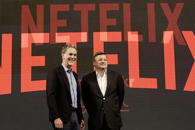 Nella foto: Netflix CEO Reed Hastings e Ted Sarandos\\u00A0(Copyright 2016 The Associated Press. All rights reserved)
