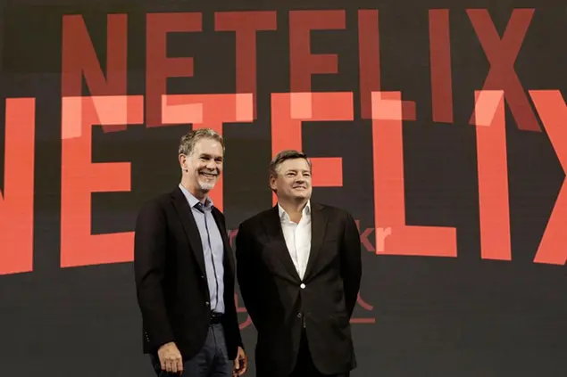 Nella foto: Netflix CEO Reed Hastings e Ted Sarandos\\u00A0(Copyright 2016 The Associated Press. All rights reserved)
