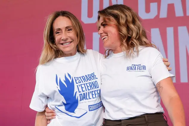 Arianna Meloni e Caterina Funel al laghetto dell'Eur durante Fenix la festa organizzata da Gioventù Nazionale, il 19 settembre