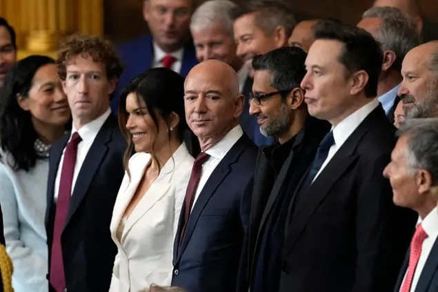 Mark Zuckerberg, Jeff Bezos, Sundar Pichai e Elon Musk