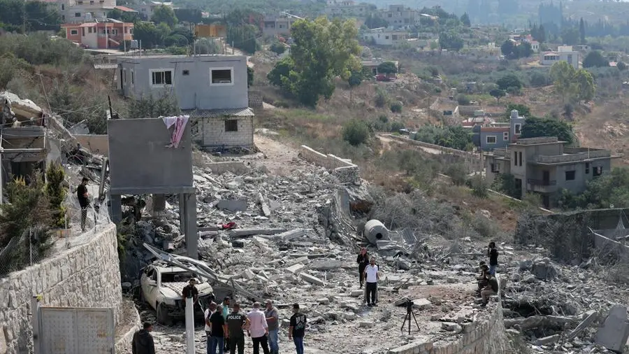 Esercito israeliano attacca nel Libano, uccide due comandanti di Hezbollah. Tensioni crescono nel Medio Oriente