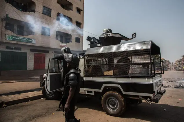 02/03/2020 Conakry, violenti scontri tra cittadini e forze dell'ordine durante la protesta contro il rinvio delle elezioni in Guinea