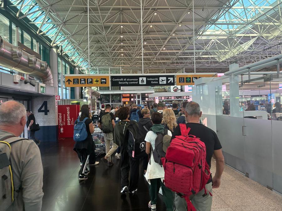 Guasto alla rete di controllo voli causa disagi negli aeroporti italiani
