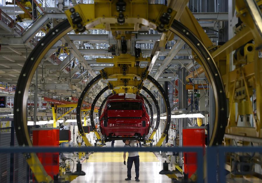 Il saggio “Auto distruzione”: con l’automotive siamo alla ricerca del tempo perduto