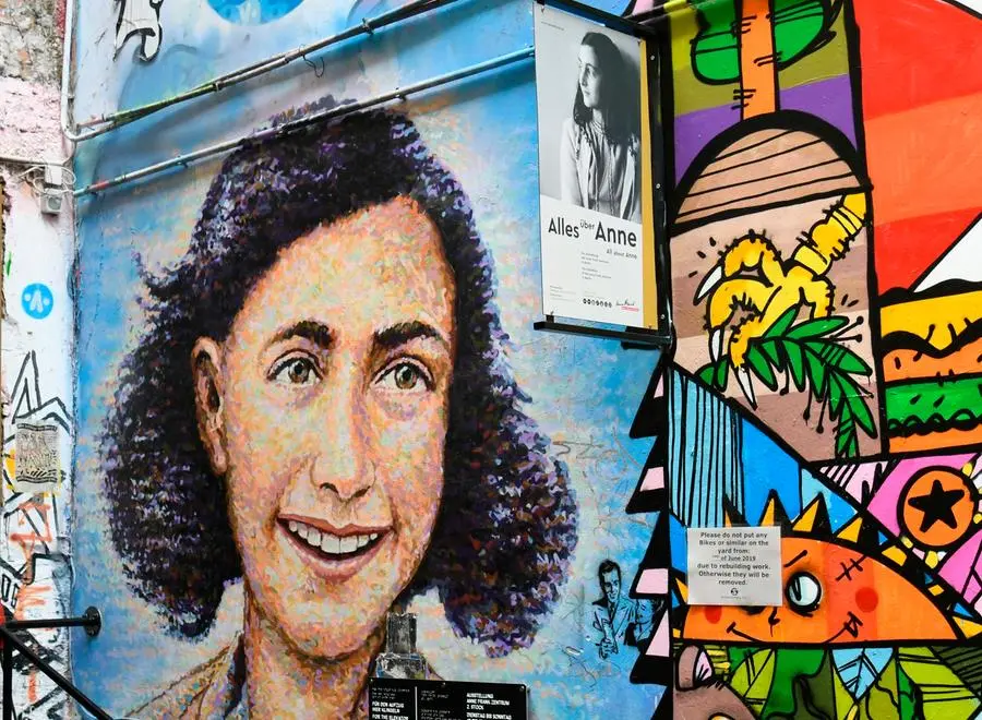 Il Diario di Anna Frank diventa di pubblico dominio: ma la Fondazione si  oppone