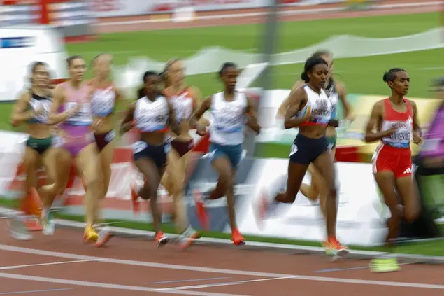 La scienza ci invita a riflettere. La cultura sportiva deve abbandonare semplificazioni irrispettose della diversità umana (FOTO EPA)