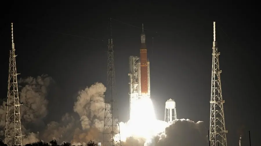 Missione Artemis I, la Nasa lancia il suo razzo verso la luna