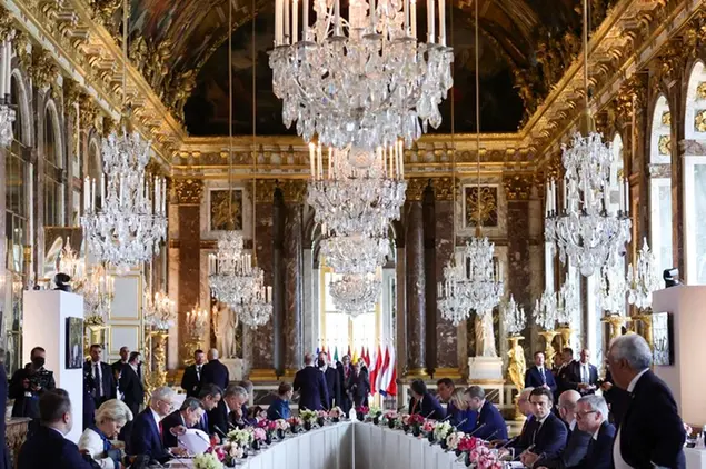 (I leader a Versailles. Foto LaPresse)
