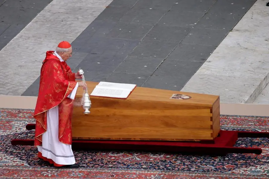 Foto Cecilia Fabiano/LaPresse 05 gennaio 2023 Città del Vaticano - Cronaca - Funerali del Papa Emerito Benedetto XVI - Nella Foto: la cerimonia funebreJanuary 05, 2023 Vatican - Funerals of Pope Emeritus Benedict XVI. In the Photo: funeral service