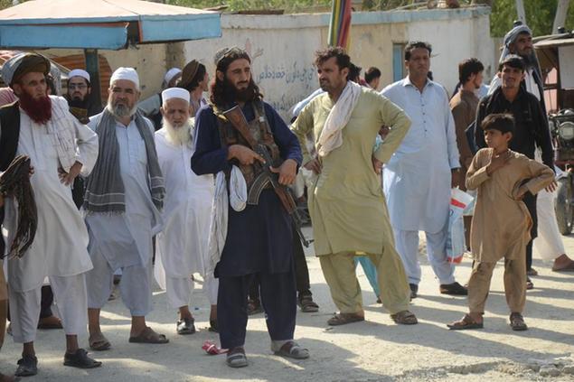 23/08/2021 Peshawar, soldati talebani pattugliano il Torkham border, il confine tra Afghanistan e Pakistan