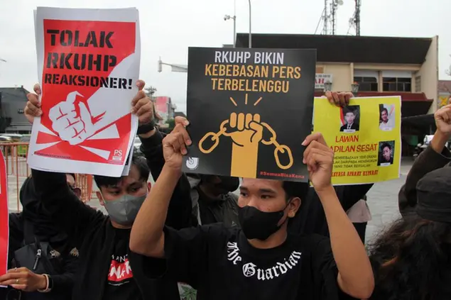 Attivisti contro il nuovo codice penale a Yogyakarta, in Indonesia\\u00A0(AP Photo/Slamet Riyadi)