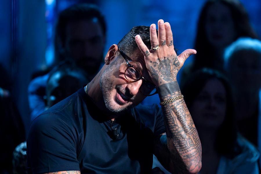 Corona vs Mediaset, la faida di Cologno è servita