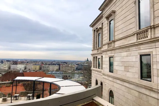 (Il Danube Institute si trova su un bastione nella parte alta della capitale, a Buda, e domina la città.\\u00A0Foto Fdb)