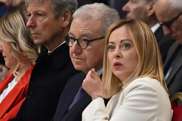 Giorgia Meloni con il sottosegretario Alfredo Mantovano