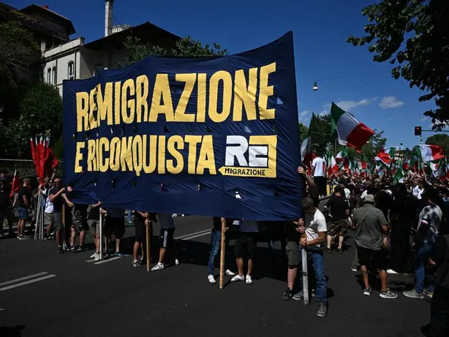 “Cittadinanza armata”: così la destra combatte i suoi nuovi nemici