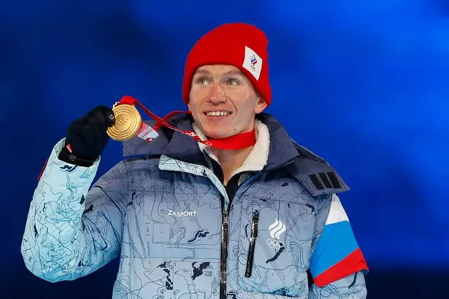 Alexander Bolshunov, campione russo di sci di fondo. Ci si interroga sulla sua ammissione alle Olimpiadi di Milano-Cortina dopo la recente decisione del Tas (FOTO EPA)