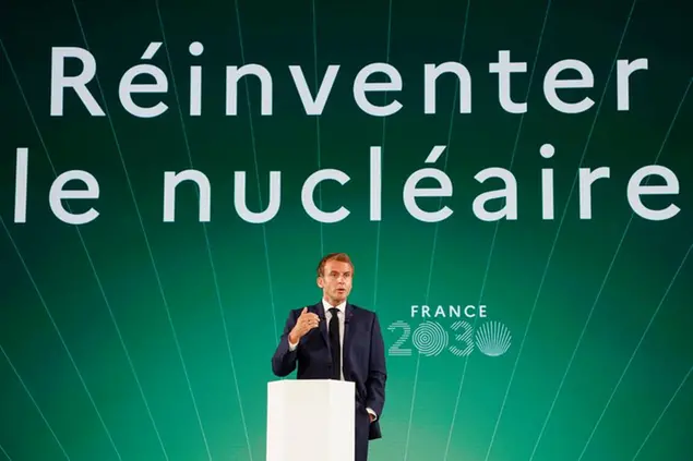 (Emmanuel Macron pro nucleare. Foto AP)