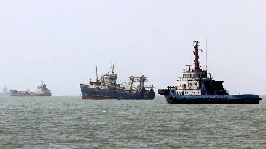 Stretto di Hormuz, petrolio inquinato, scontro Usa-Iran, isole e coste colpite