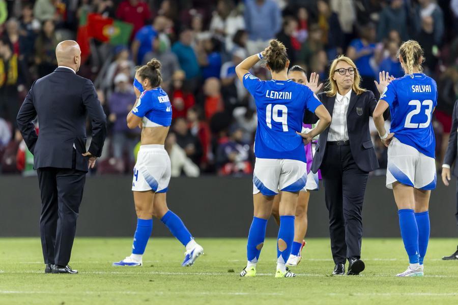 Vere professioniste o false dilettanti? La finzione che nega i diritti alle atlete