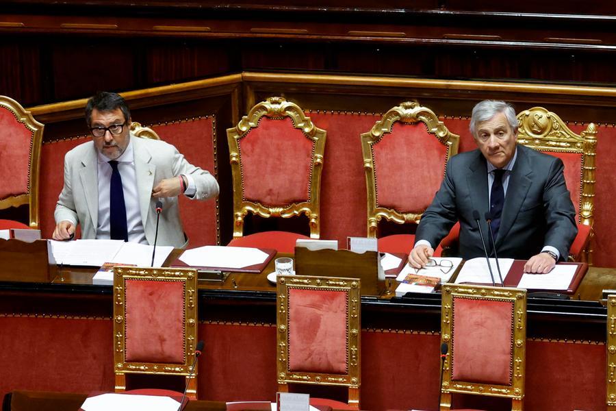 Forza Italia ha perso tutte le inibizioni e si diverte a colpire la Lega