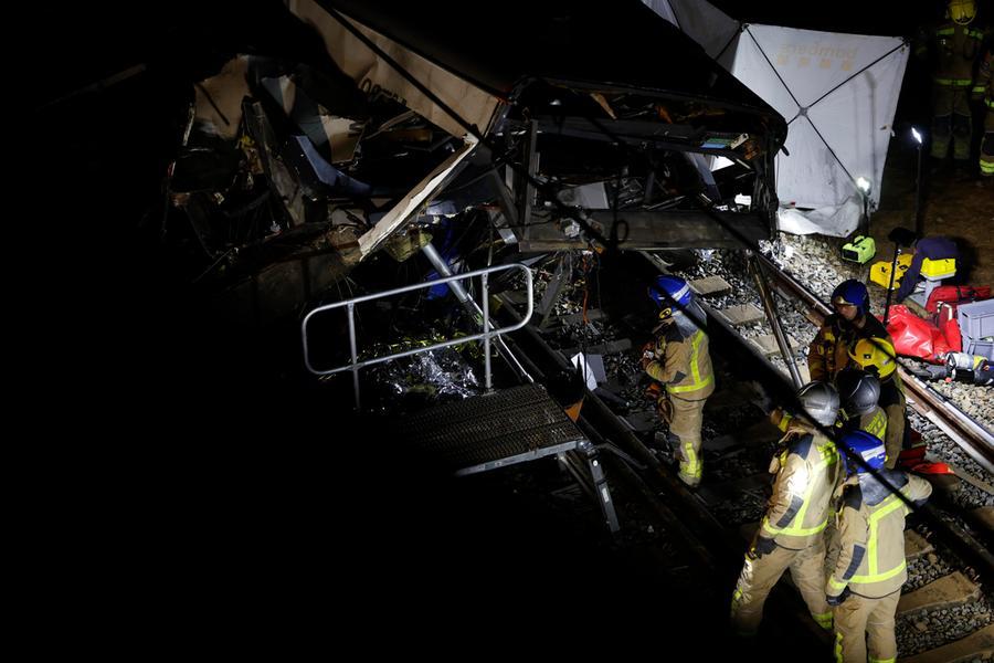 Spagna, un altro treno deragliato in Catalogna: un morto e almeno 37 feriti