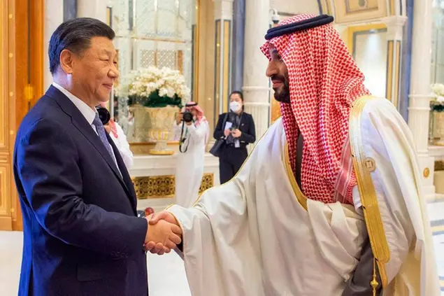 Mohammed bin Salman e\\u00A0Xi Jinping (Saudi Press Agency via AP)