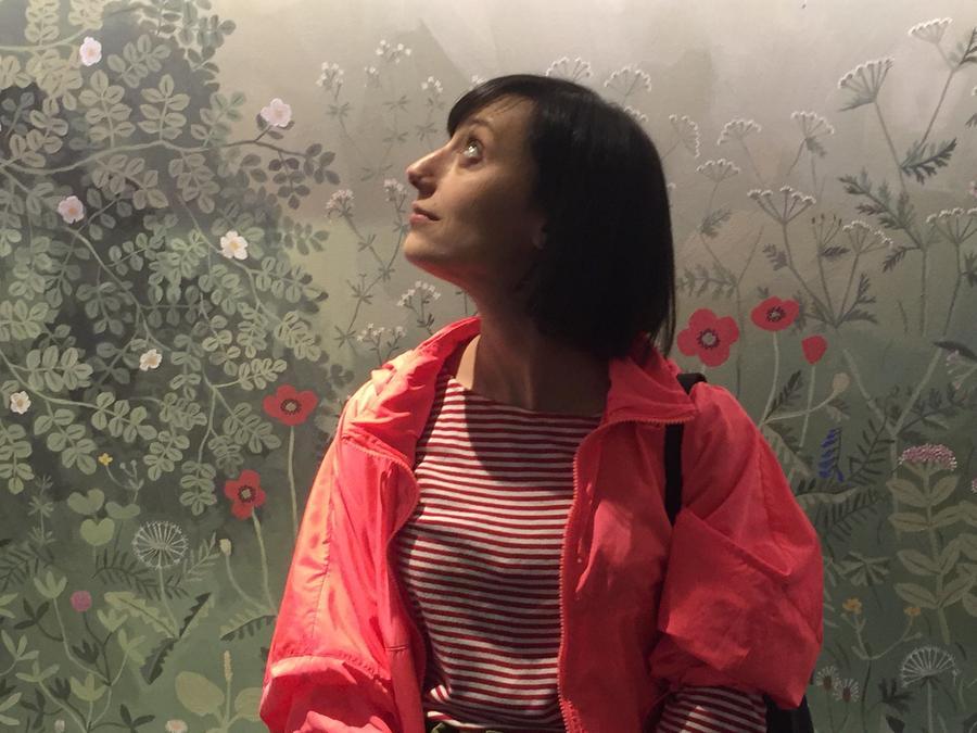 Valentina Falco, attivista, crea un profilo Instagram per denunciare il sessismo nel linguaggio giornalistico, con il marito che continua il lavoro