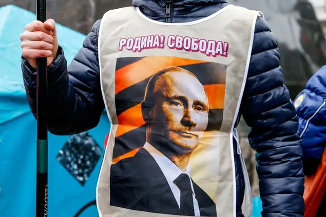 FILE - A pro-Russia demonstrator wears a vest bearing a depiction of Russian President Vladimir Putin and the words, \\\"Motherland! Freedom!\\\" during a rally in Donetsk, Ukraine, Sunday, March 16, 2014. Pro-Russia demonstrators in the eastern city of Donetsk called for a referendum similar to the one in Crimea. (AP Photo/Andrey Basevich, File)
