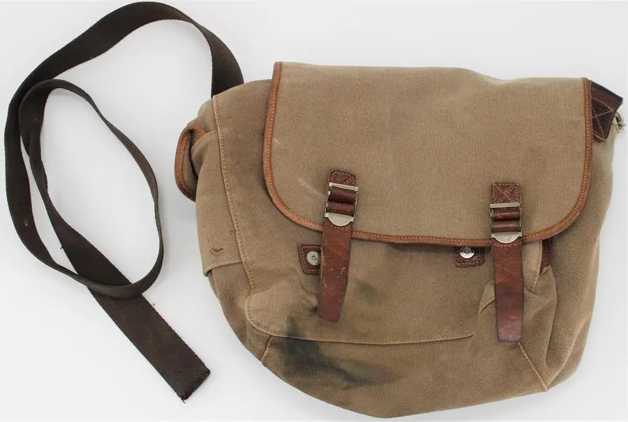 Borsa con segni di bruciatura appartenente a un superstite del Bataclan © Dono di Grégory al Museo memoriale del terrorismo