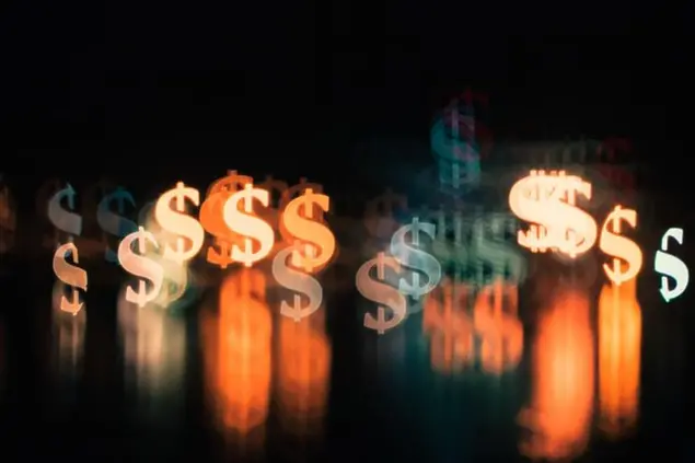 La povertà è un problema enorme. Ma anche la ricchezza può esserlo per il suo legame con il funzionamento complessivo dell’economia, della società e della politica. Foto unsplash
