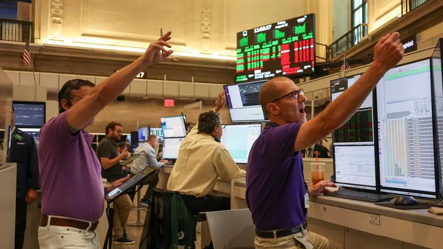 Un mercato finanziario globale con Wall Street al centro, con investitori che cercano alternative ma non trovano alternative sufficienti