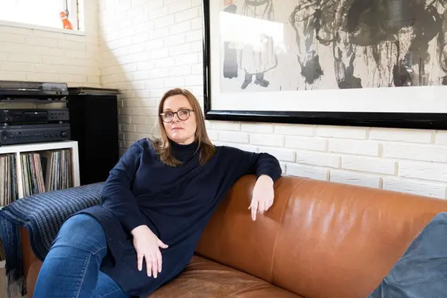 Kirstine Holst nel suo appartamento a Fredericia, in Danimarca. Foto Serena Golden