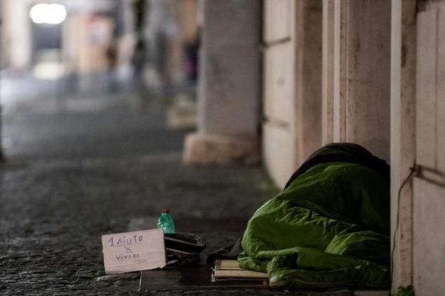 23/01/2020 Roma, Gli invisibili, i senza tetto che dormono in strada nei pressi del Vaticano ,barboni