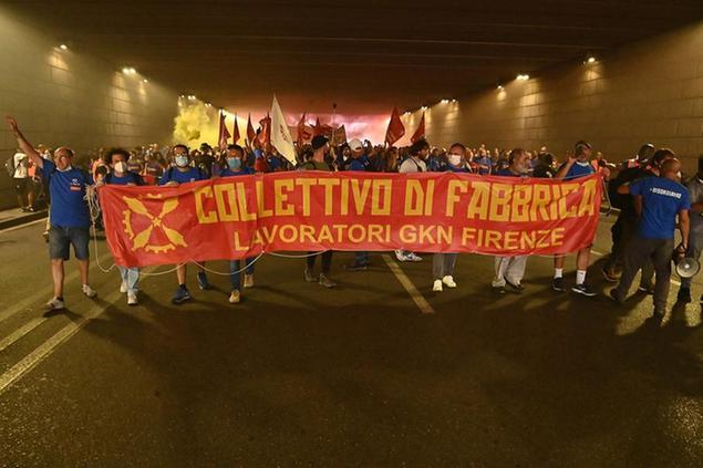 18/09/2021 Firenze, corteo per sostenere i 422 dipendenti della Gkn che sono stati licenziati con un'email.