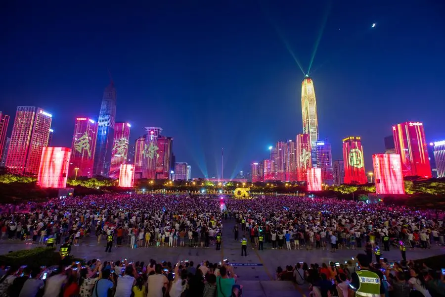 03/10/2019 Shenzhen. Spettacolo di luci per le celebrazioni dei 70 anni della Repubblica popolare cinese.