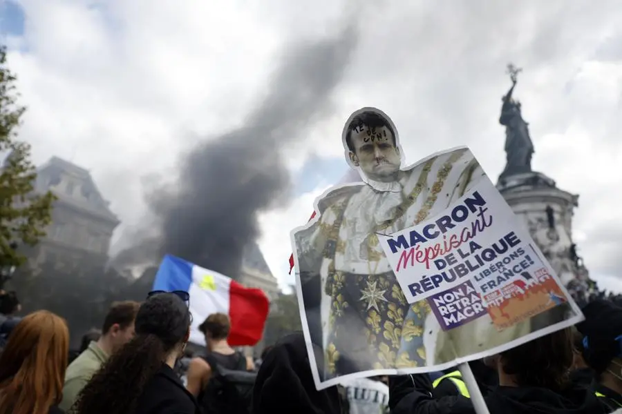 La polveriera francese, le piazze esplodono contro il carovita