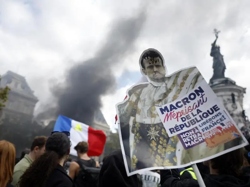 La polveriera francese, le piazze esplodono contro il carovita