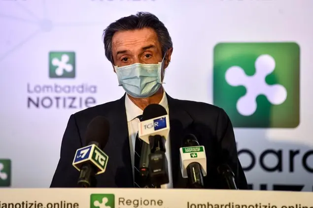 Attilio Fontana durante una conferenza stampa in regione Lombardia (Foto LaPresse)