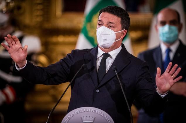 Matteo Renzi all'uscita dalle consultazioni con il presidente della Repubblica Sergio Mattarella