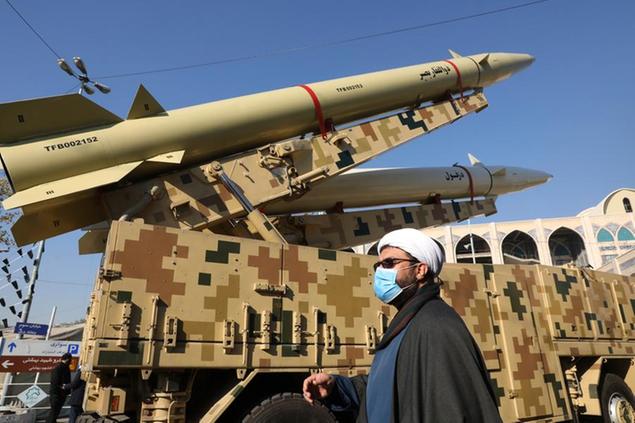 (Esibizione di missili da parte dell'Iran il 7 gennaio a colloqui in corso proprio sul tema. Foto AP)