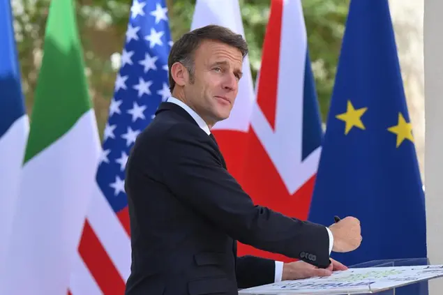 (Macron al G7. Foto Ansa)