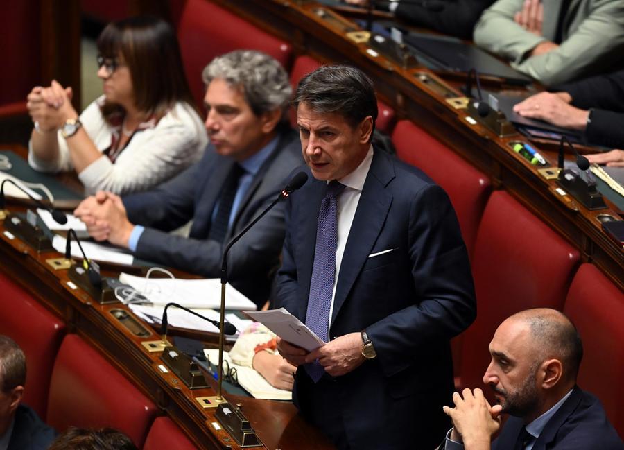 Il riarmo manda in crisi il Pd. Il campo largo resta minato