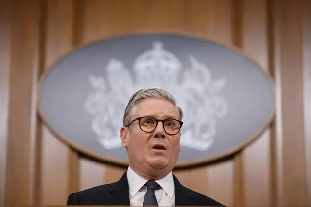 Il premier britannico Keir Starmer ha presentato il White Paper del governo sull'immigrazione lo scorso 12 maggio (foto Epa)