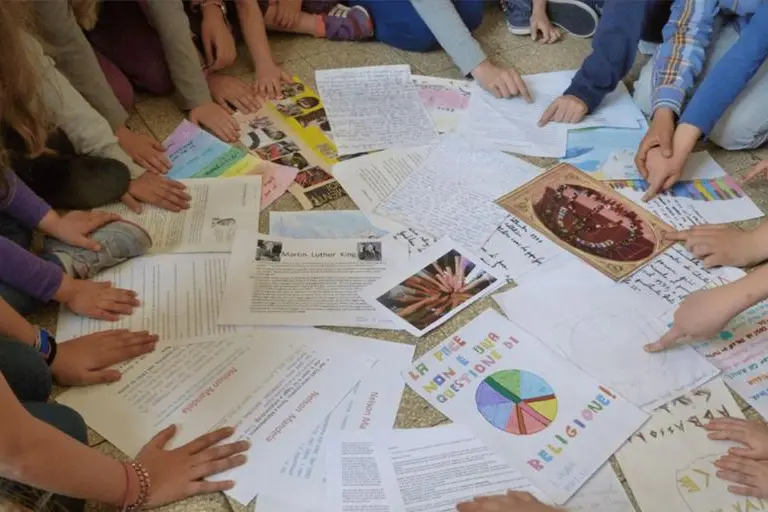 «Altro che ghetto, qui nessuno è straniero». Nella scuola di periferia la paura non esiste