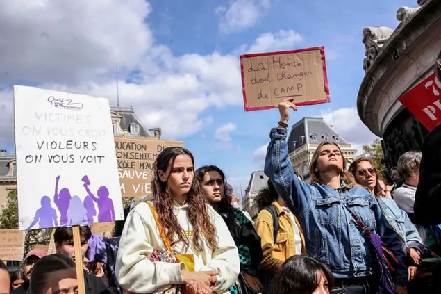 Manifestazioni in Francia a supporto di Gisèle Pelicot: «La vergogna deve cambiare lato»