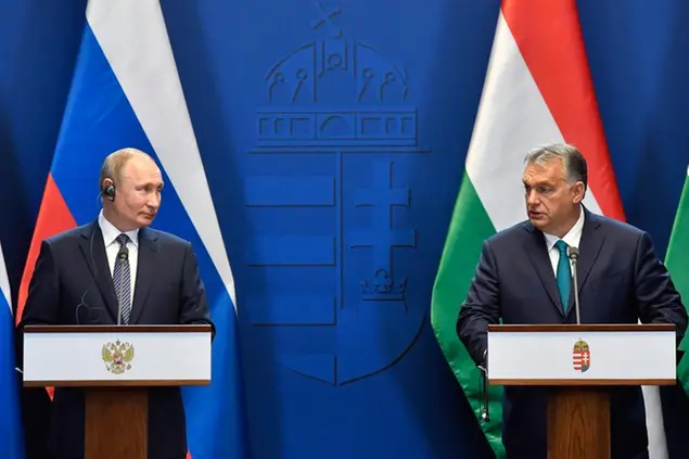 Hungarian Prime Minister Viktor Orban, right, and Russian President Vladimir Putin hold a joint press conference following their talks at the PM's office in the Castle of Buda in Budapest, Hungary, Wednesday, Oct. 30, 2019. (Zoltan Mathe/MTI via AP)
